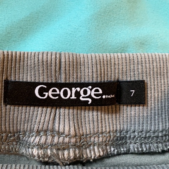 Shorts - Picture 3 of 4